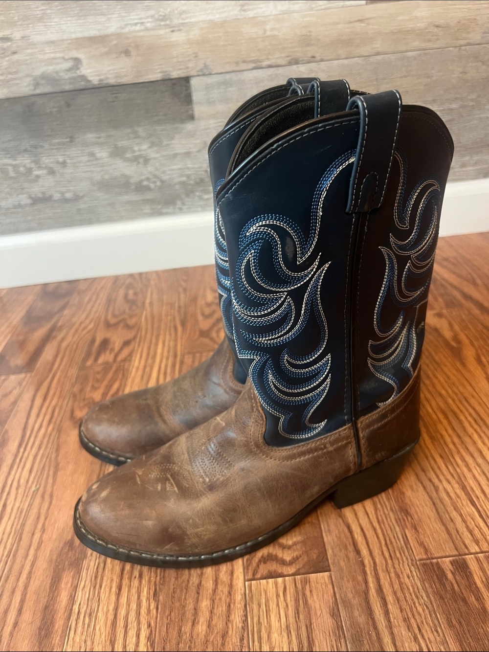 Cody James Two-Tone Brown and Navy Western Boots